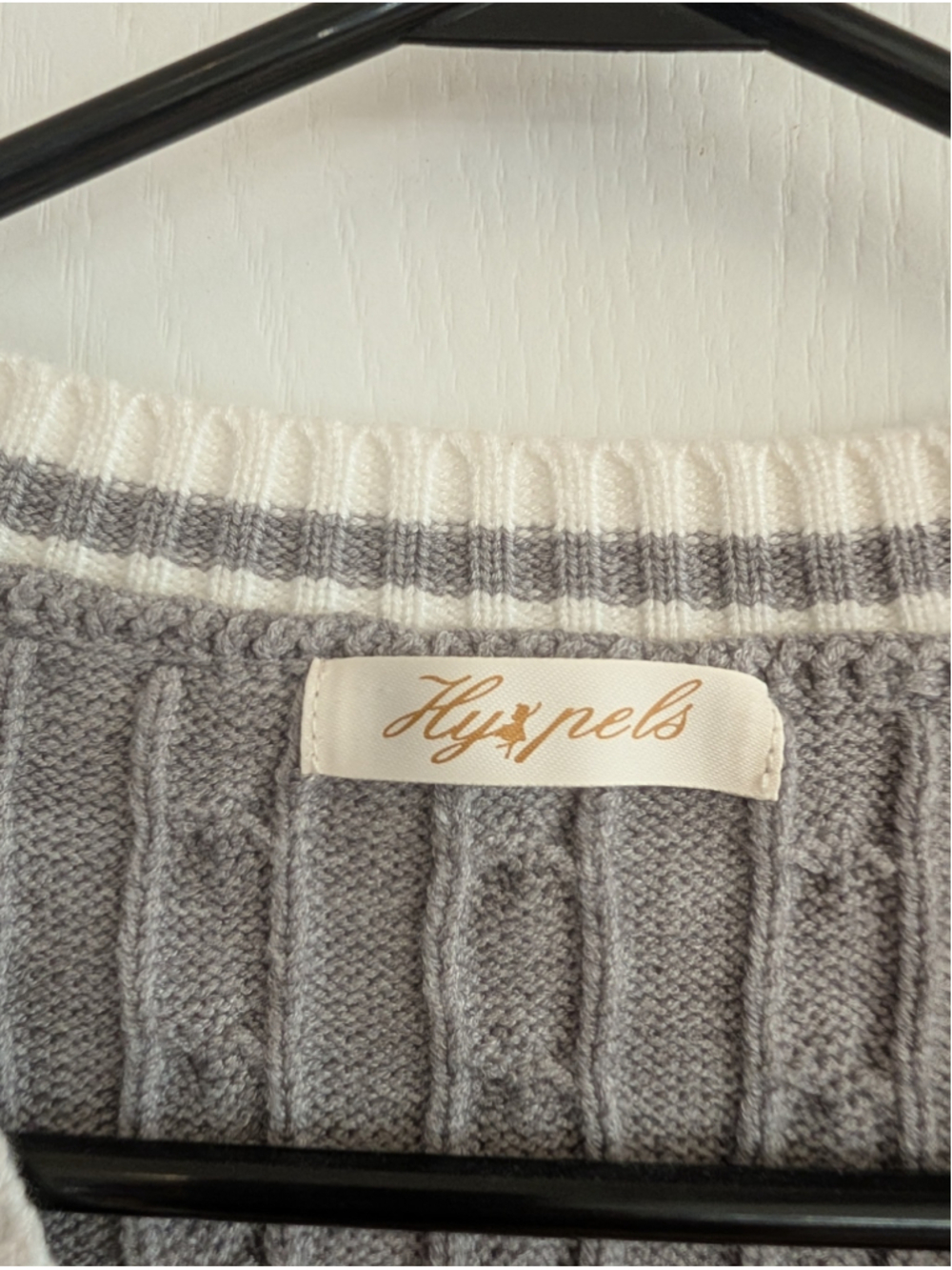666 - Hyspels Gray Cable Knit Sweater Vest V-Neck Preppy Fall Layering - Picture 3 of 6